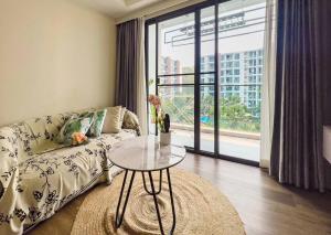 Pool View Resort Condo at The One by Shopping Mall