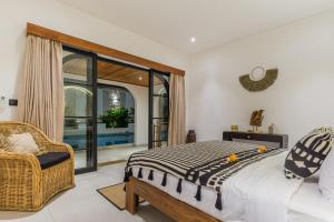 Villa Luna 4BR Dual Living, Pool & BBQ