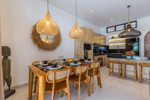Villa Luna 4BR Dual Living, Pool & BBQ