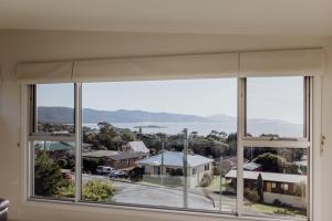 The Watch House - Panoramic Views of Bicheno Ocean