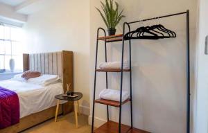 2BR Apartment Bury Centre Parking Walk Everywhere