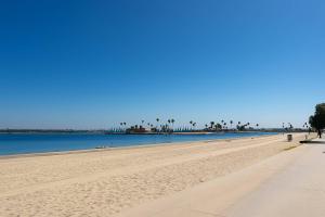 New Modern 1BR w Parking Steps to Bay & Boardwalk