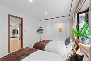 Crystal Jade Awaza2-4F