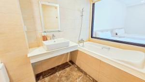 Apartment with balcony and sea view, relaxing bathtub Flc Quy Nhon