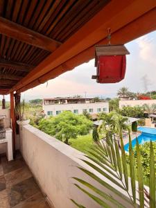 Casa con terraza frente alberca