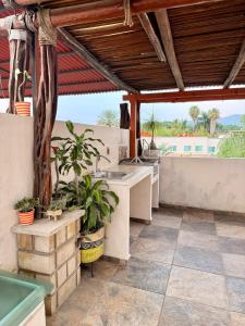 Casa con terraza frente alberca