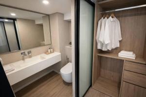 6 stars Panoramic Bright Designer 2bd Apt Skyline