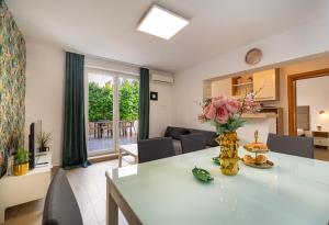 Karlo with private pool