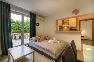 Karlo with private pool