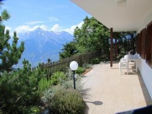 Sunny chalet in Veysonnaz for 10 guests
