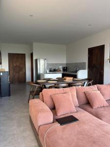 Casa Om, Peaceful 2BR Villa, Private Pool, Garden, Sea View