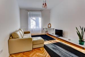 Bright Apartment Central