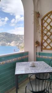 Panoramic Sea View Apartment with Balcony in Central Praiano, Casa Mimì Junior