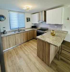 Modern 2Bdrm Apt Lagoon-Style Beach Downtown