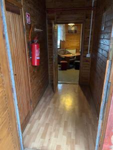 Drewniane domki u podnóży Karkonoszy