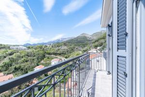 Sunset Pethouse Apartment in Pržno