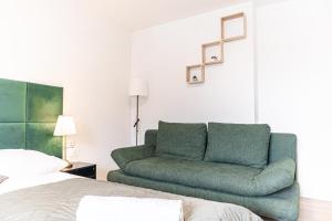 2 Bedroom Apartment Steps from U6 Am Schöpfwerk