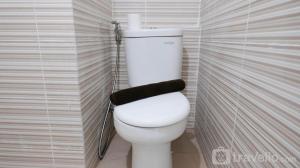 Homey and Comfy Studio at Puncak Bukit Golf Surabaya Apartment By Travelio