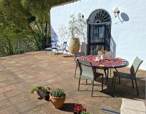 Charming Casa with Large Terrace and Sea View, 30 minutes from Malaga
