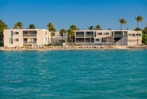 Outstanding Oceanfront Oasis Directly on Beach #8