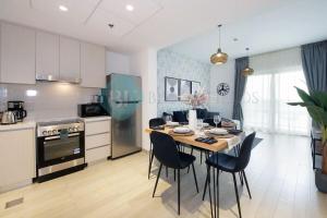 1br Canal View in Waters Edge Yas