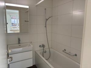 Central 2BR with Superbe Transit Access - Tilia 21