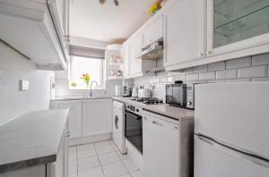 Stunning 2 bedroom in the vibrant heart of Marina