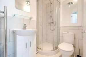 Stunning 2 bedroom in the vibrant heart of Marina