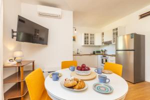 Apartment with private veranda and garden 1 km from Porto Frailis beach, Arbatax