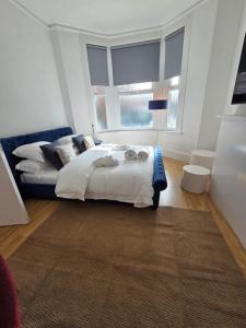 HARU RESIDENCE, Close to Tower Bridge, 6 bed House can sleep up to 16 peo