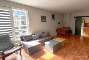 Beatris Modern Comfort