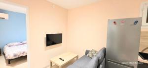 LE BARCARES - logement climatisé 2 chambres avec terrasse - plage et commerces à pied - parking - 4 personnes - chien accepté