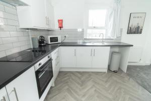 Central 3 Bedroom Home Close To Swansea City Centre