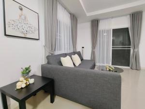 Private Corner House Near Central Westgate