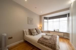 New! Lovely 2 Bed Serviced Apartment with free parking