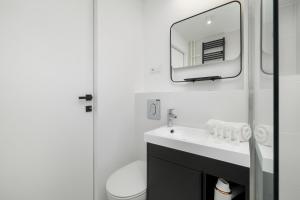 Designerskie Apartamenty Niedaleko Miasta Ogrodów by Noclegi Renters