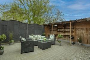New! Lovely 2 Bed Serviced Apartment with free parking