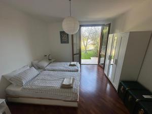 Charming Villa Flat with Garden and Patio in Lake Garda