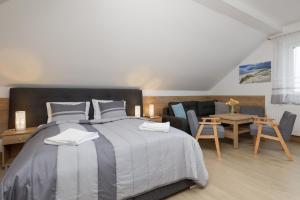 Willa Szamotulanka - Pokoje Wakacyjne Rewal - Plac Zabaw & Grill - by Noclegi Renters