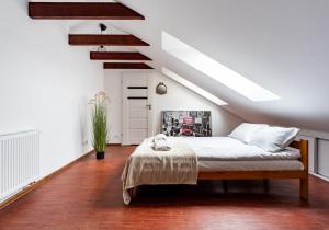 Bernadowo Comfy Apartment by BookingHost