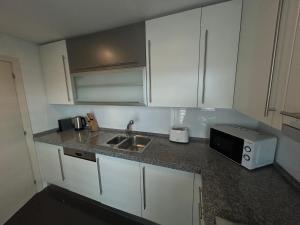 Areeiro Elegant Modern by Homing