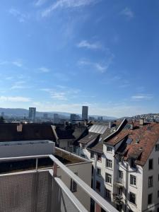 Stylish 2BR with Stunning Zurich Views - Tilia 41