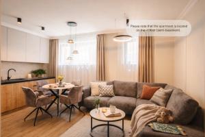 Elegant 2BR Escape - Zorilor Charm with Parking
