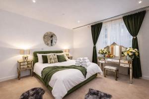 Luxury 3BR Apartment in Central Croydon