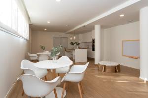 Marina Real III, 1 Dormitorio by Bookindenia