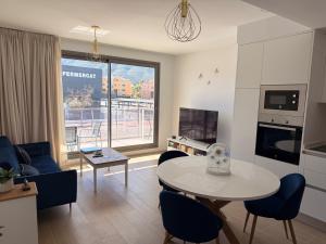 Marina Real III, 1 Dormitorio by Bookindenia