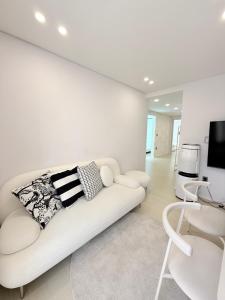 Hongdae Entrance Station 1 Min Airport Railroad Direct Spacious 3BR 2BA Entire Apartment