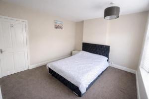 Entire house in city of Leicester