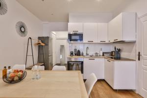 UrbanFlat 34 - Spacious & Bright Parisian Home