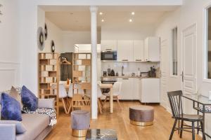 UrbanFlat 34 - Spacious & Bright Parisian Home